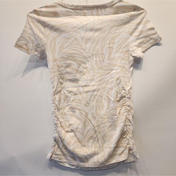 New Ingrid Maternity T-Shirt V- Neck Cool Animal Print Tee Light NWT Size XS - Picture 7 of 8